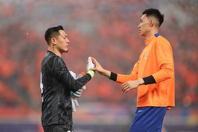 九游下载-鲁媒:山东泰山门将于金永因为生病缺席客战申花的比赛